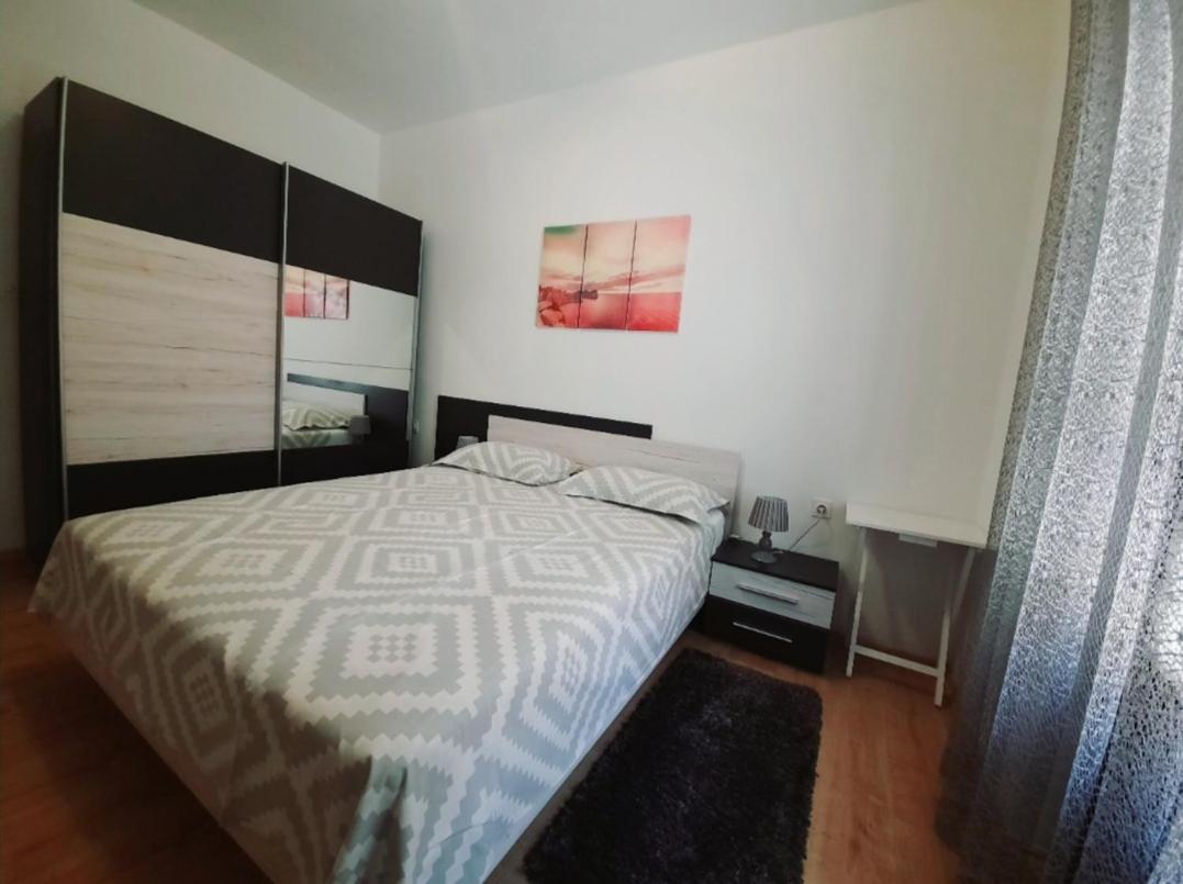 Apartment Nena Near The City Center With Free Parking Pula Exterior foto